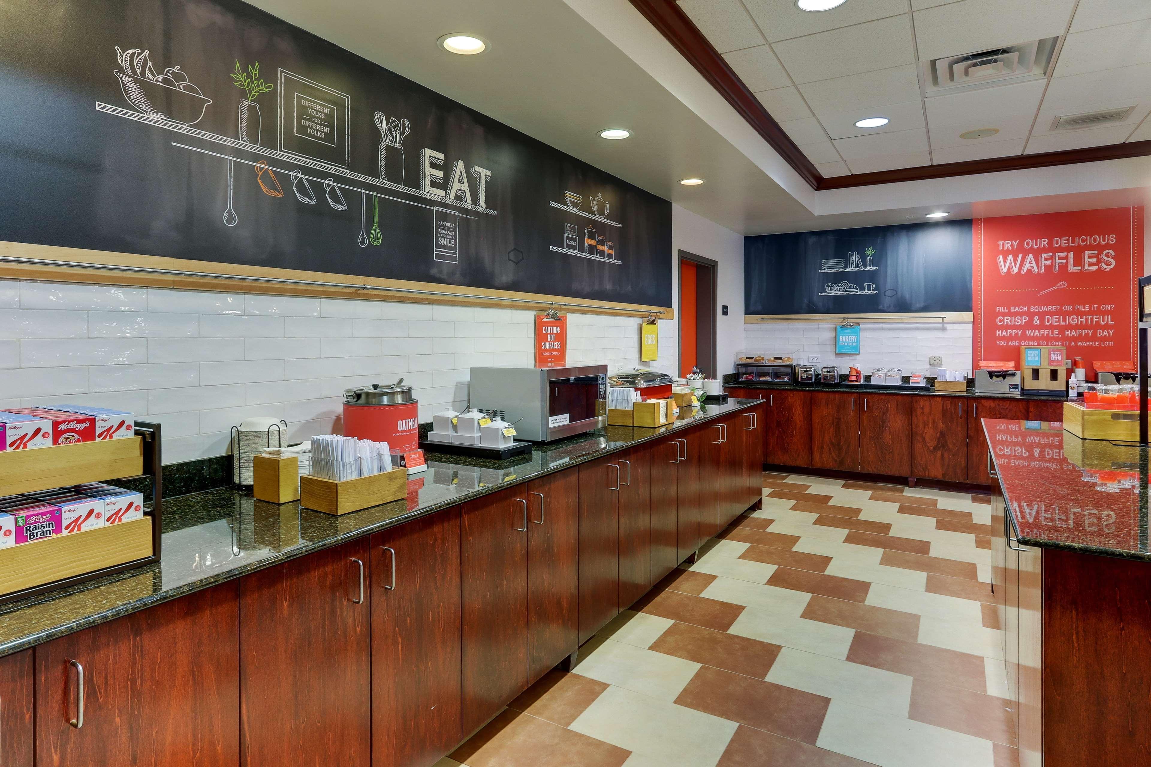 Hampton Inn & Suites Indianapolis-Airport Extérieur photo