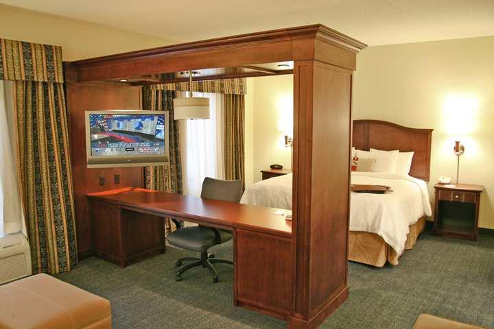 Hampton Inn & Suites Indianapolis-Airport Extérieur photo