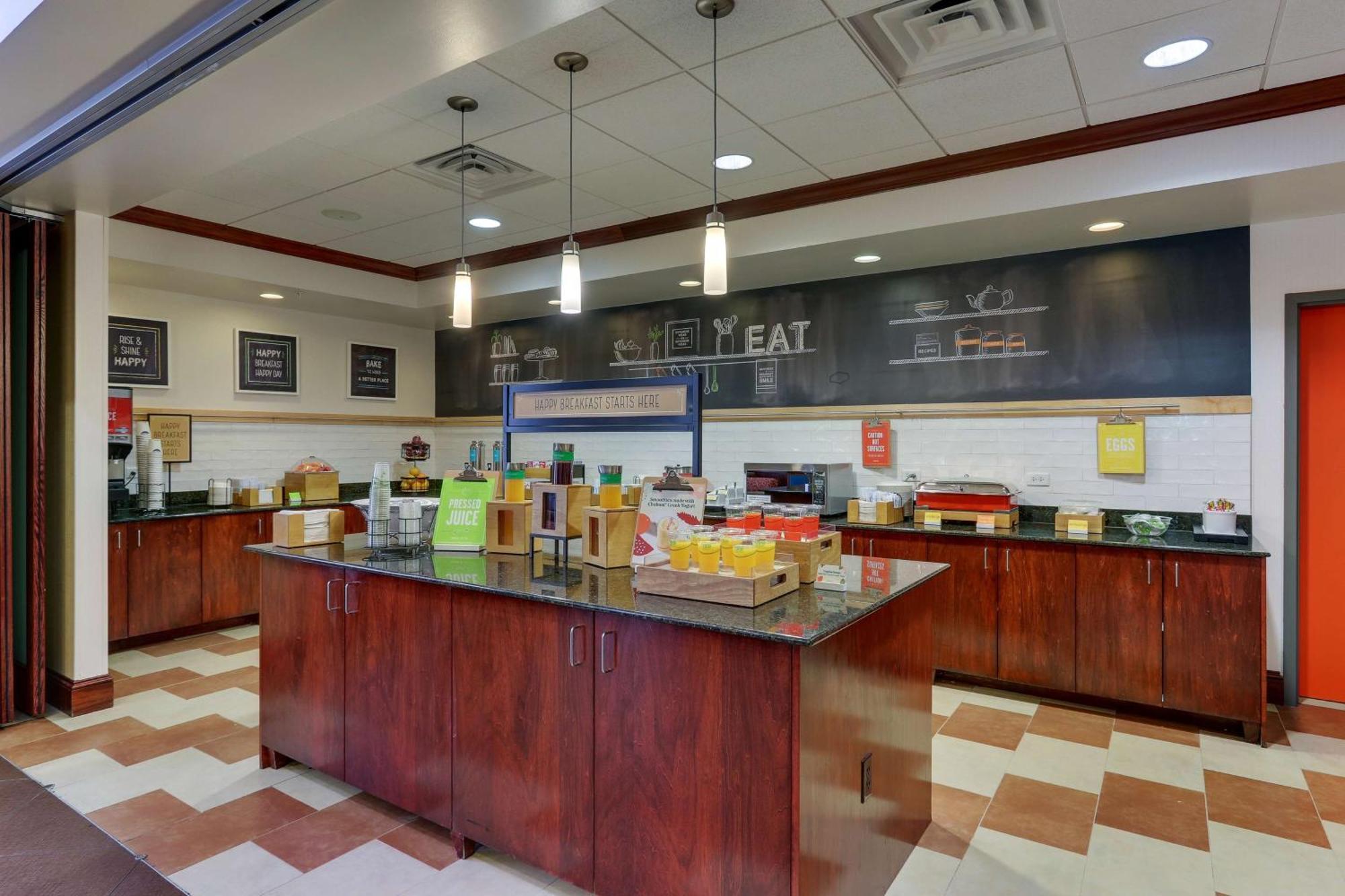 Hampton Inn & Suites Indianapolis-Airport Extérieur photo